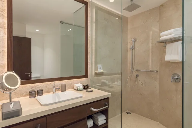 Camino Real Club, King Bed, City View، Camino Real Merida 5/5