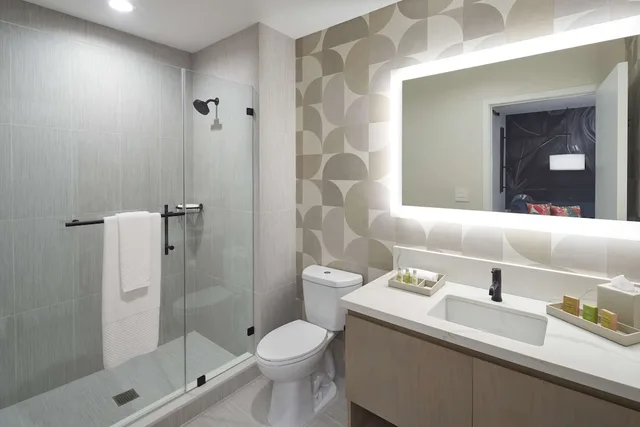 غرفة قياسية بسريرين كوين، Serena Hotel Aventura Tapestry Collection by Hilton 4/4