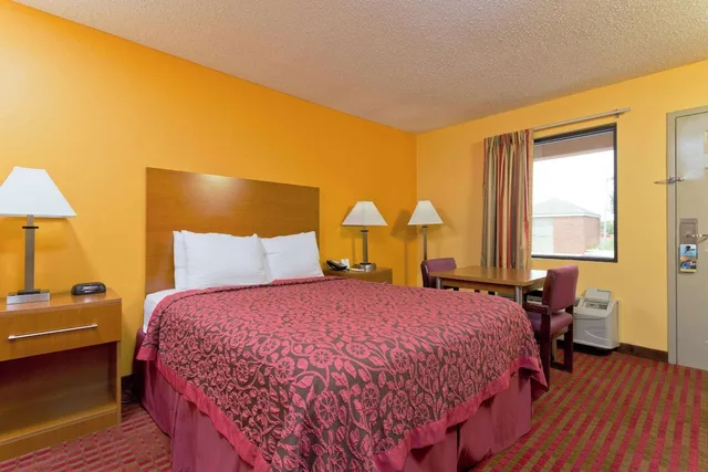 غرفة بسرير كينج لذوي الإعاقة، Days Inn By Wyndham Franklin Ex Days Inn Franklin Ky 1/3