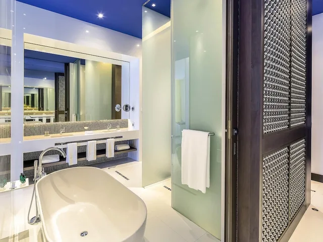 جناح جونيور بسرير كينج بإطلالة على البحر، SOFITEL TAMUDA BAY BEACH AND SPA 8/10