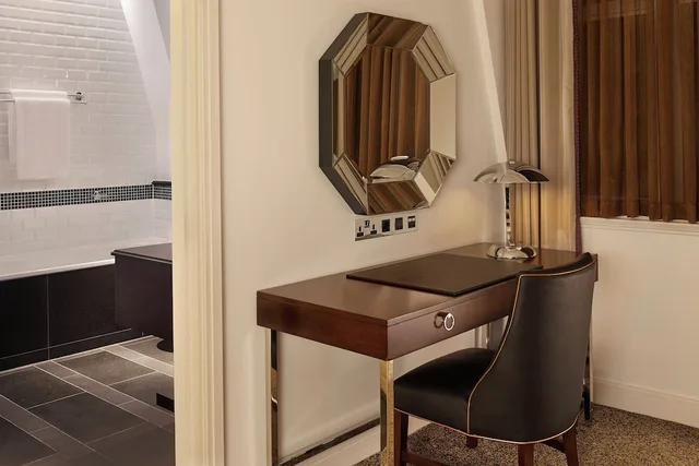 غرفة كلوب بسرير كوين، SHERATON GRAND LONDON PARK LANE 9/9