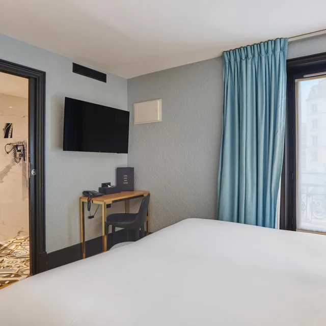 Room, Eiffel View، Hotel Eiffel Petit Louvre 4/9
