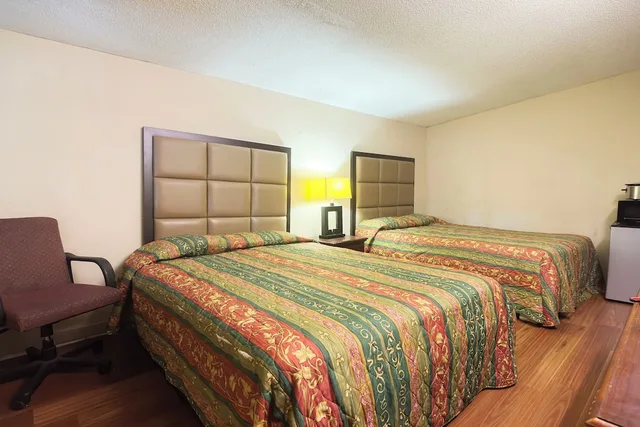 2 Full Beds Non-Smoking، Bama Motel Mobile I-65 & US-90 4/10