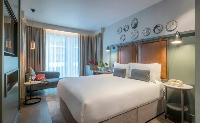 Executive, Double Bed, Clayton Hotel City of London 1/2