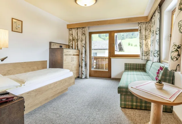 غرفة كومفورت بشرفة مفردة بسرير فردي، Hotel Tirolerhof 1/4