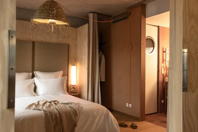 جناح، MOB House 1/2
