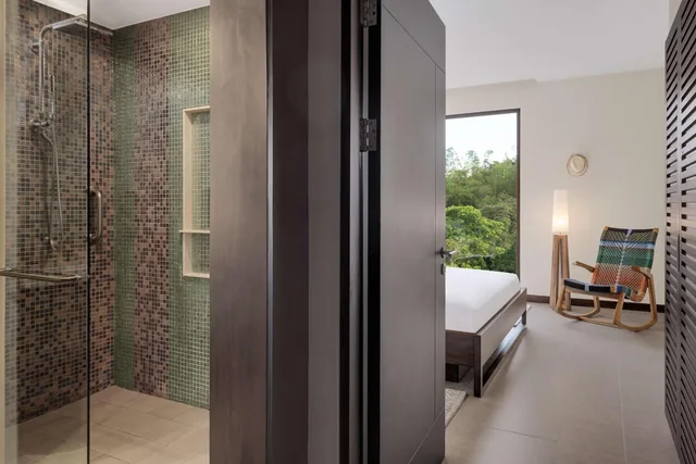 جناح بسرير كينج بغرفة نوم واحدة مع أريكة بمطبخ، Botanika Osa Peninsula, Curio Collection by Hilton 8/8