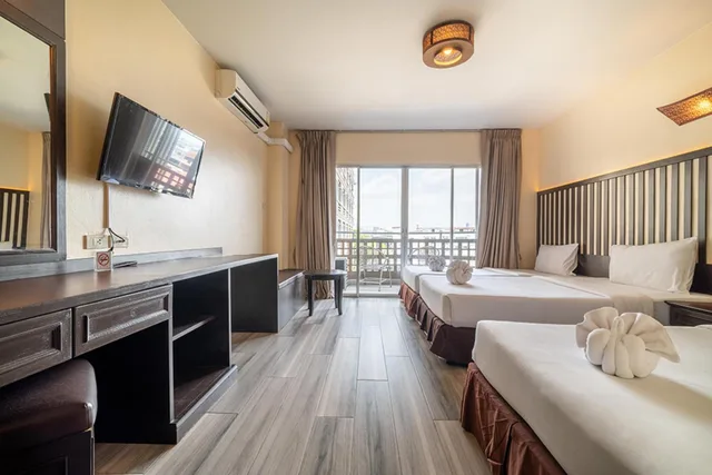 جناح سوبيريور، Sunday JA Plus Hotel 3/10