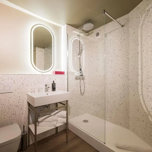 Superior, Double Bed, ibis Styles Annecy Le Vieux 3/3