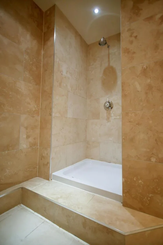 جناح بسرير كوين، Mitton Hall 3/4