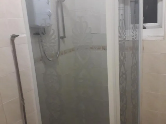 غرفة بسريرين منفصلين بحمام مشترك، Belroy Hotel 1/1