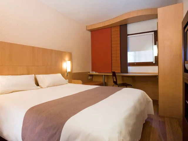 Standard, Double Bed, Ibis Limoges Centre 3/10