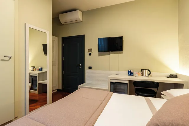 Small Double, No Elevator، Hotel Centrale 1/4