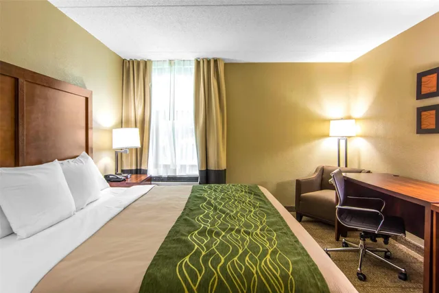 غرفة بسرير كينج لذوي الإعاقة، Quality Inn Newport News 2/3