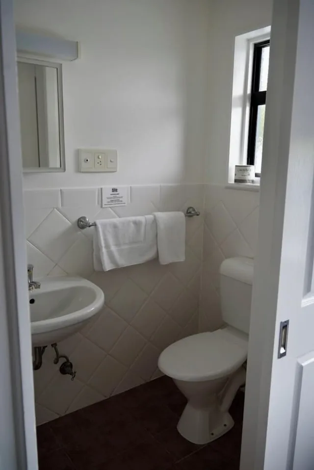 Motel, Deluxe, 1 Queen and 1 Single Bed, O'SHEA'S ROYAL HOTEL 4/5