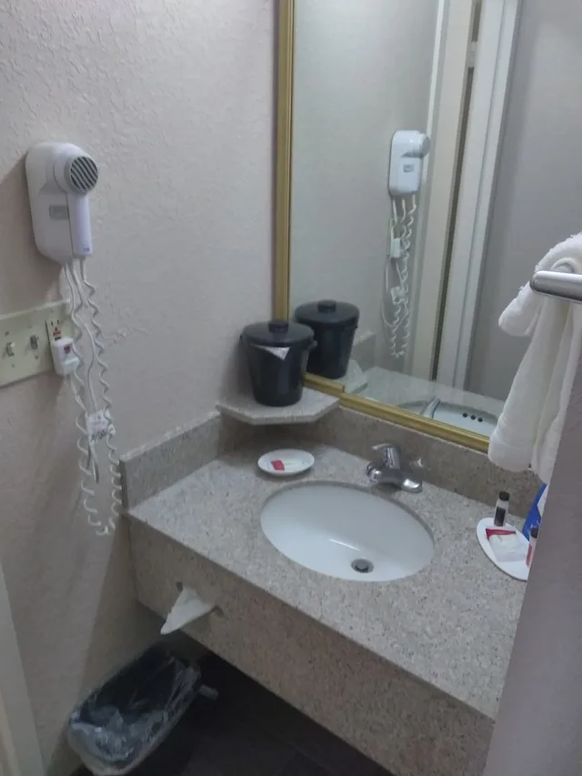 غرفة بسريرين مزدوجين، Baymont by Wyndham Madison Heights Detroit Area 2/2