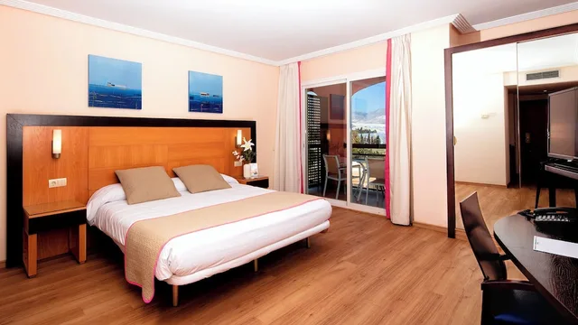 غرفة رومانسية ديلوكس بسريرين منفصلين بشرفة، Hotel Bonalba Alicante 4/7