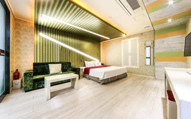Room, Double Bed, Madoka 2/2