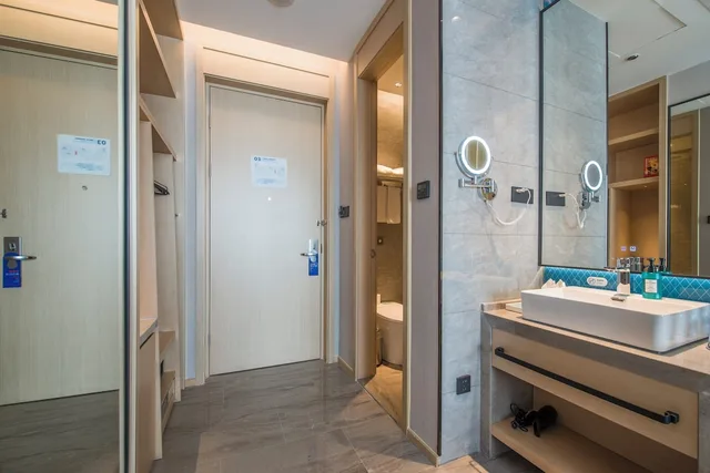 غرفة قياسية بسريرين مزدوجين بإطلالة على المدينة، Holiday Inn Express Shenzhen Nanshan, an IHG Hotel 9/10