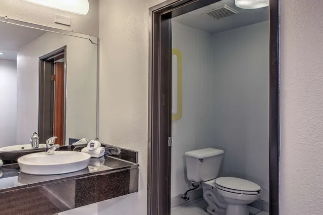 جناح ديلوكس بسرير كوين للمدخنين، Motel6 Dallas, TX - Northwest 5/6