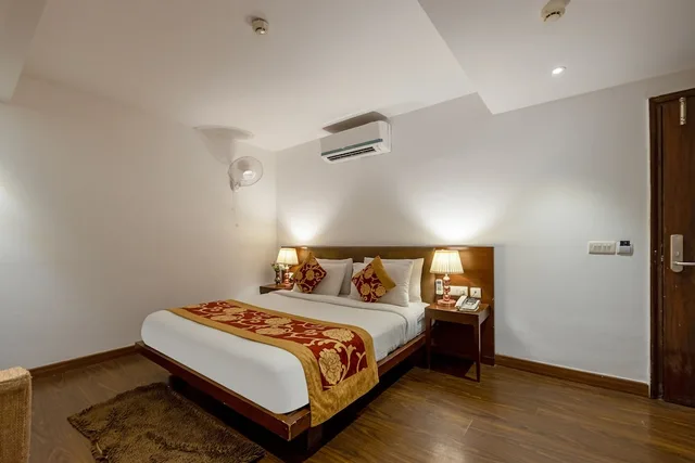 Deluxe, King Bed, Hotel Arch Plaza 5/10