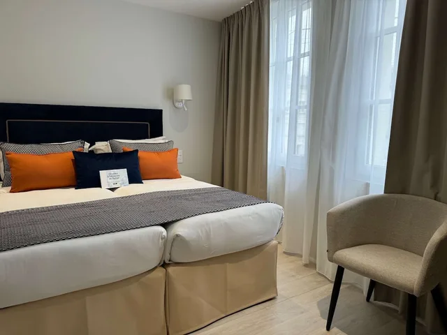 غرفة كومفورت بسرير كوين، Kyriad Saumur Centre 7/8