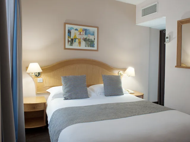 غرفة بشرفة مفردة بسرير مزدوج، Hotel Esprit D Azur 2/3
