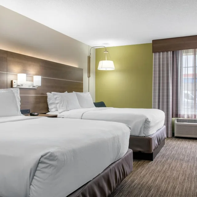 جناح بسريرين، Holiday Inn Express and Suites Harrison an IHG Hotel 1/2