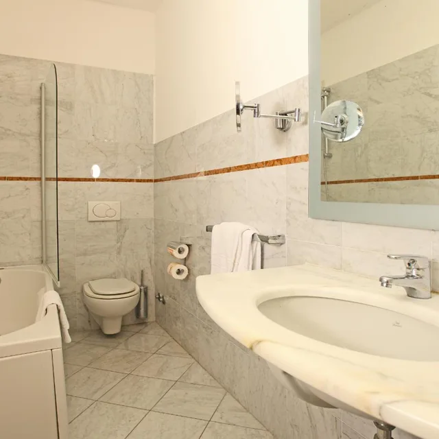 غرفة بسرير مزدوج أو سريرين منفصلين بإطلالة، Grand Hotel Duomo 6/9