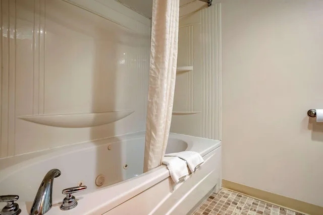 جناح، Econo Lodge Inn and Suites Resort Rehoboth Beach 4/4