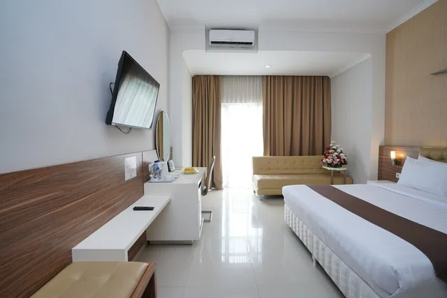 Executive, Balcony, Lorin Sentul 1/3