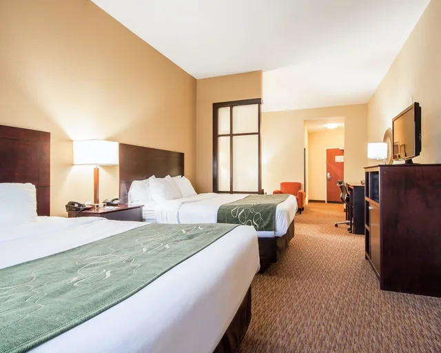 جناح بسريرين كوين مع أريكة لذوي الإعاقة، Comfort Suites Pecos 1/7