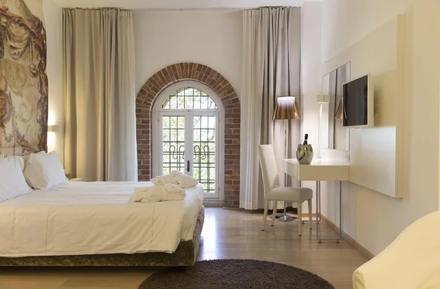جناح جونيور، Hotel Castello Di Santa Vittoria 6/8