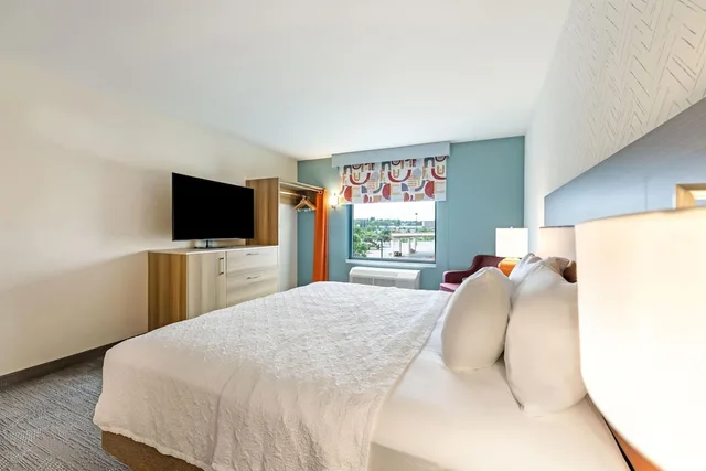 Suite, King Bed, Home2 Suites by Hilton Madison East, WI 3/10