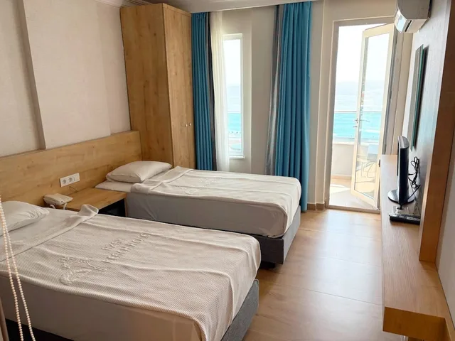 غرفة قياسية بسريرين منفصلين بإطلالة على البحر، Azak Beach Hotel 1/5