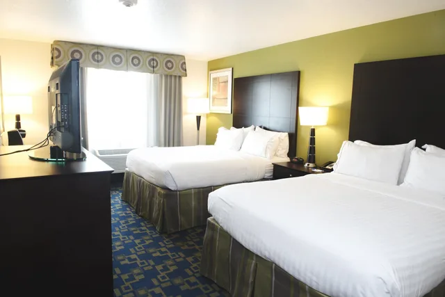 غرفة قياسية بسريرين منفصلين لذوي الإعاقة، Holiday Inn Express Suites Urbandale Des Moines 1/2