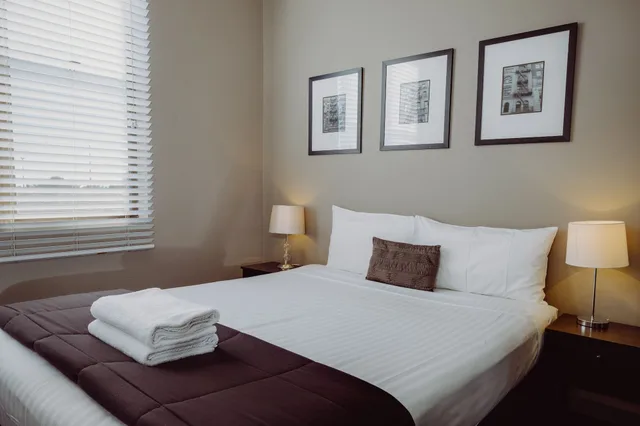 استوديو بسرير كوين بمطبخ صغير، Crossroads Hotel Narrabri 1/1