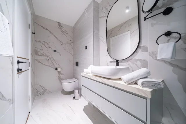غرفة سوبيريور بسرير كوين مع أريكة، Hotel Aquamarin Budva 2/2