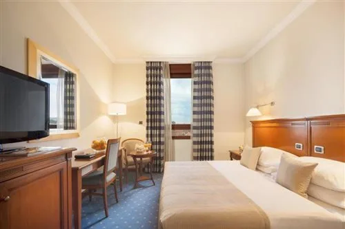 غرفة قياسية بسرير كينج، Best Western Premier Hotel Astoria 1/1
