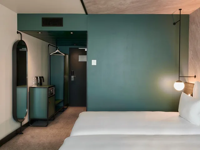 غرفة سوبيريور بسرير فردي مع أريكة، Novotel Bern Expo 3/8