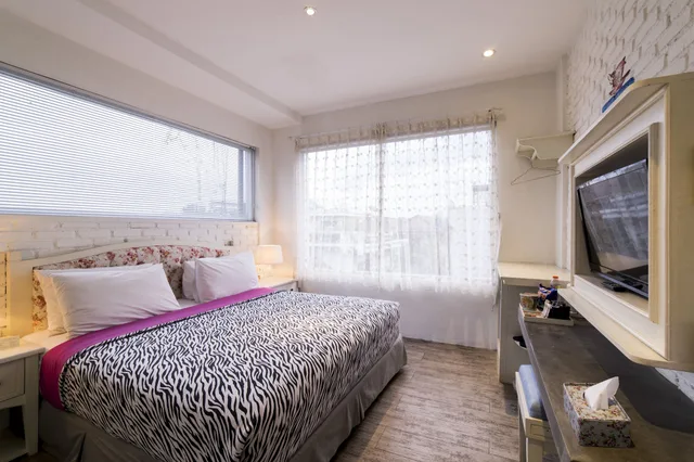 French, Twin Beds، Summerbird - Bed And Brasserie 1/7