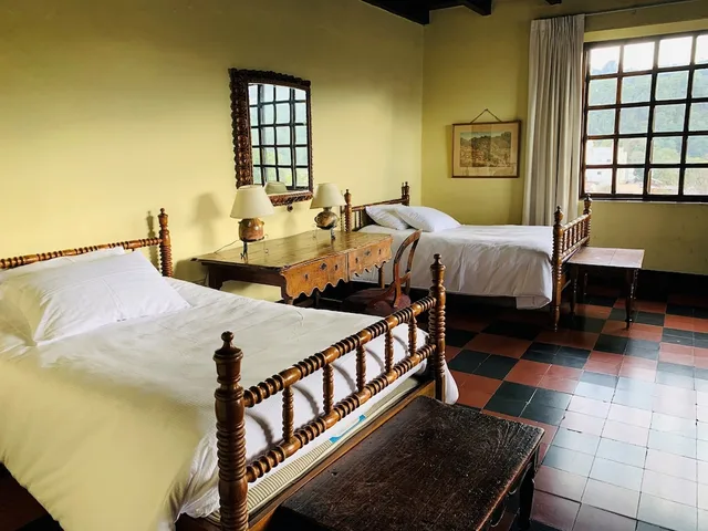 Basic, Twin Beds, Mayan Inn 3/10