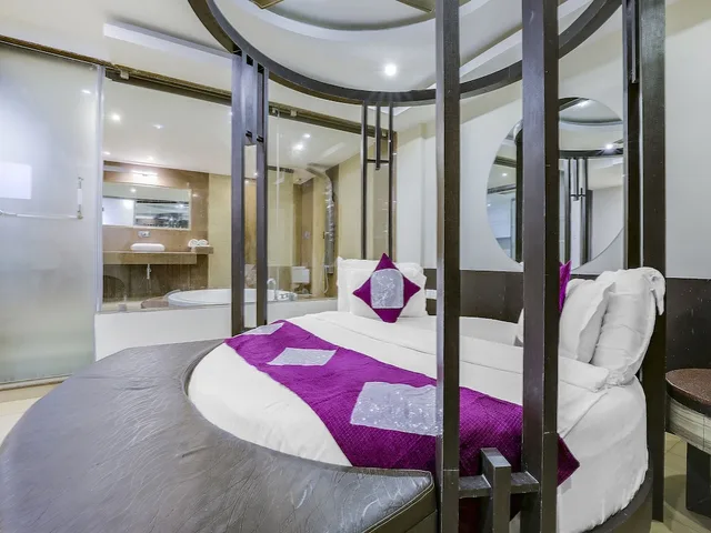 Grand, Maharaja, King Bed, Hot Tub, Bathtub، Grandeur De Sanchi 7/10