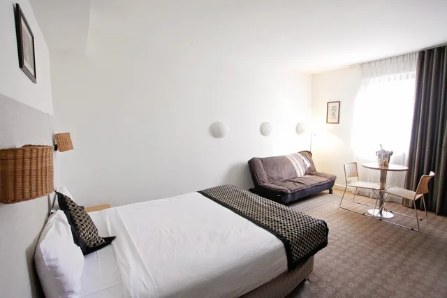 غرفة قياسية بسرير كينج، Golden Pebble Hotel 2/8