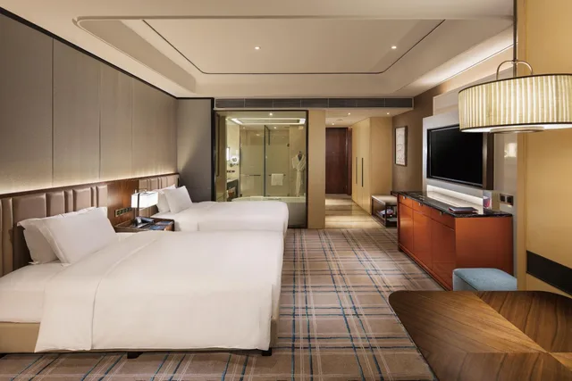 غرفة بسريرين منفصلين بإطلالة على المدينة، Hilton Fuzhou 1/4