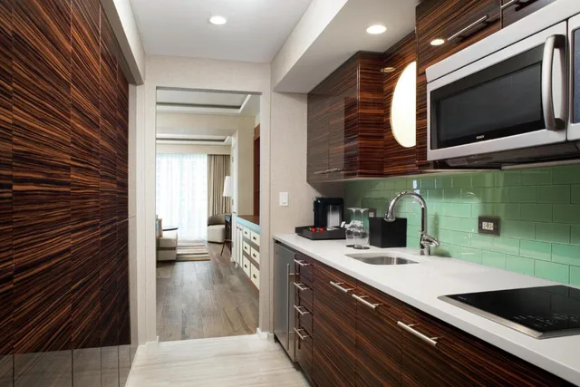 Junior Suite, Double Bed, Partial Ocean View, Sofa, Accessible, Conrad Fort Lauderdale Beach 3/6