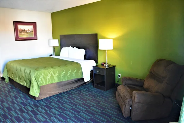 غرفة قياسية بسرير كينج، Quality Inn Culpeper VA 2/7