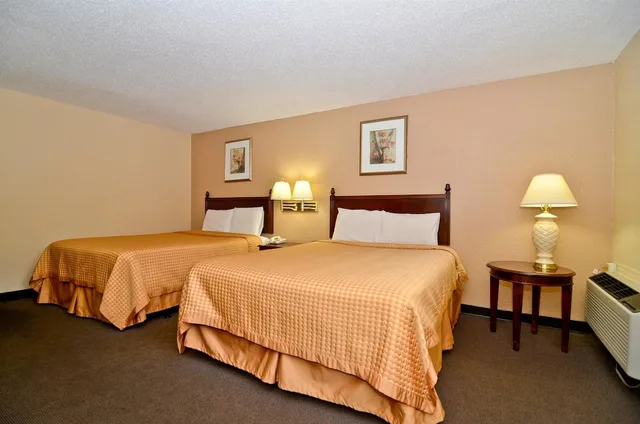 Room, Queen Bed, Americas Best Value Inn Smithfield 4/4