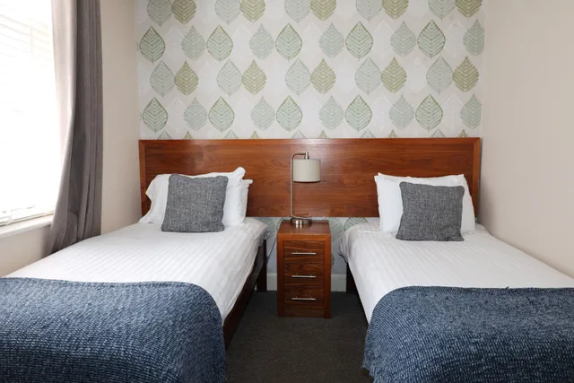 Room, Twin Beds, The Olde Kings Arms 1/1