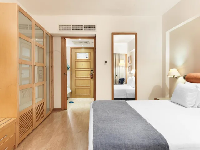 Executive, Double Bed, Inland View، St Raphael Resort and Marina 2/6
